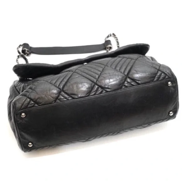 Chanel Jumbo Quilted Lambskin Shoulder Bag - Picture 4 of 8